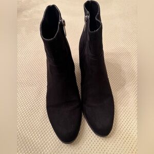Unisa Black Faux Suede Ankle Booties with side zipper size 9 1/2 M. EUC